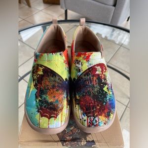 UIN Butterfly shoes